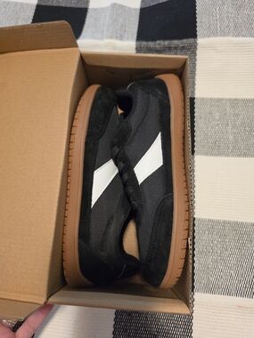 HSQ Women's black with white size 7 shoes